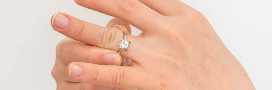 Comment Enlever Une Bague Sur Un Doigt Gonflé snake-elegance.com