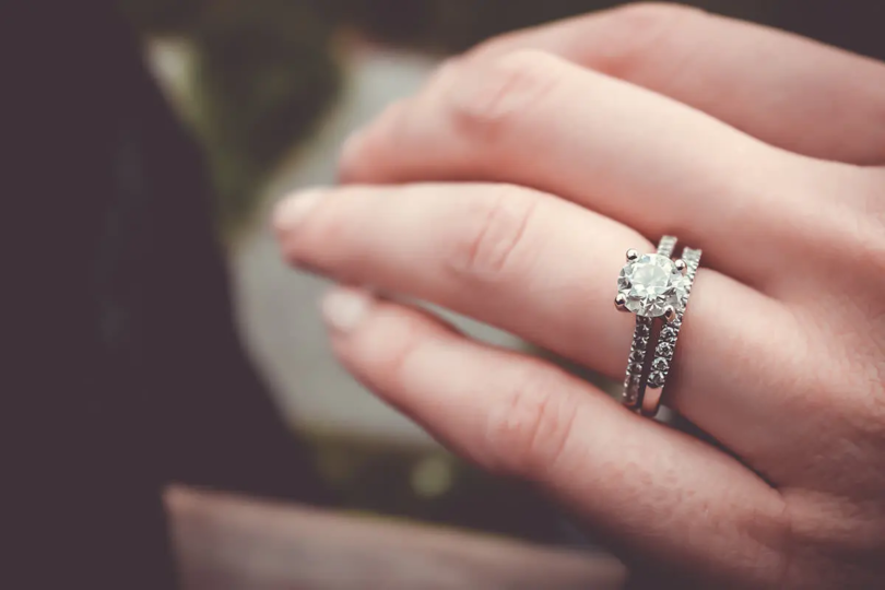 Comment Enlever Une Bague Sur Un Doigt Gonflé snake-elegance.com